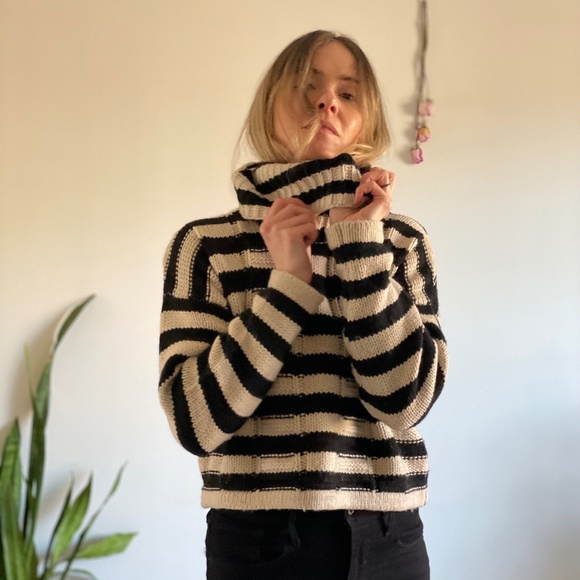 **HARDLY WORN** Stripe Crop Sweater - Picture 1 of 15